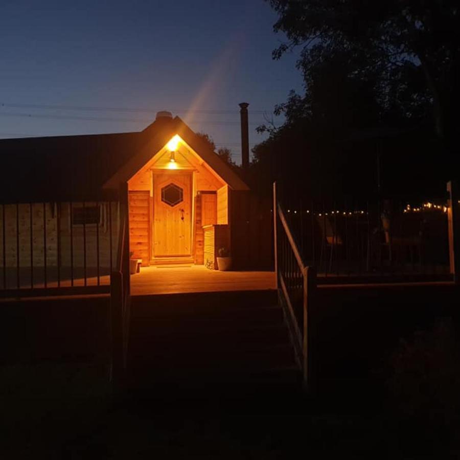 The Hive - Unique Log Cabin With Wood Burning Stove Apartment Ludchurch Exterior photo