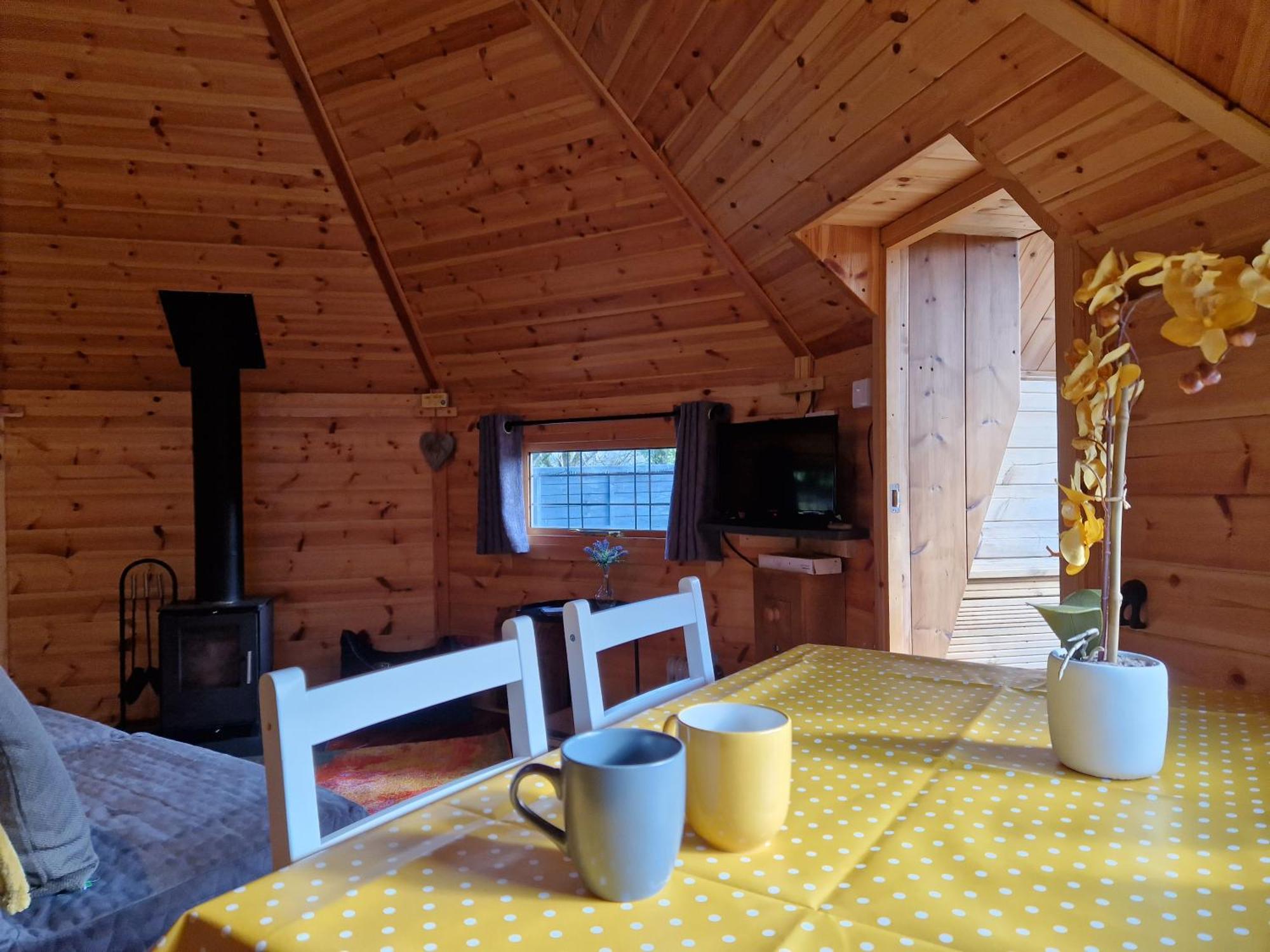 The Hive - Unique Log Cabin With Wood Burning Stove Apartment Ludchurch Exterior photo