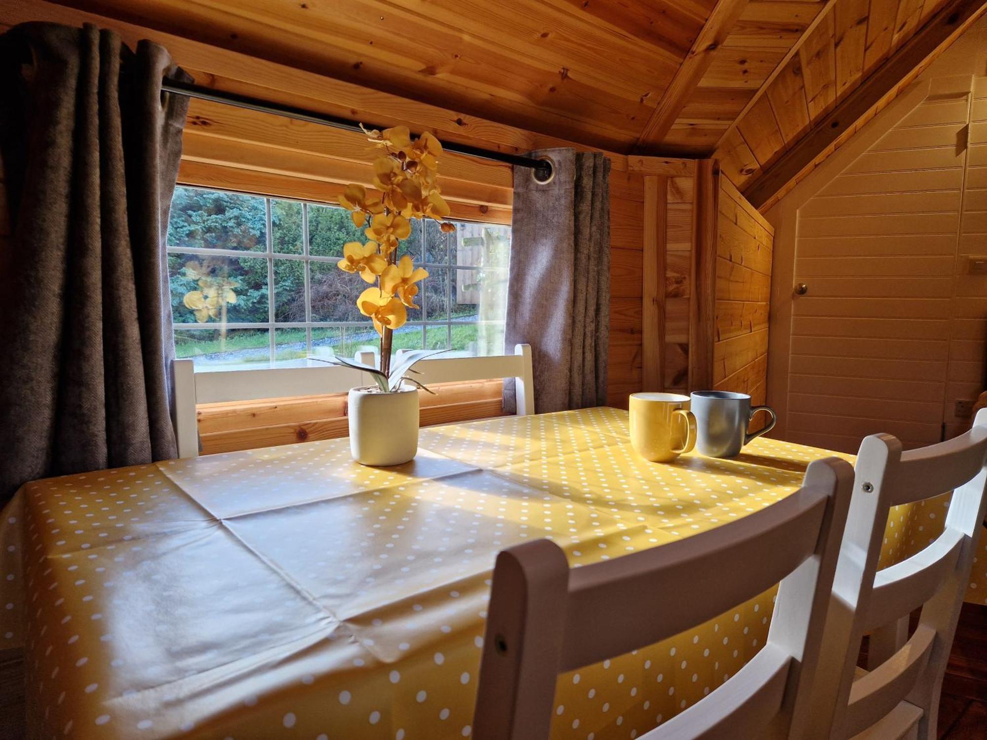 The Hive - Unique Log Cabin With Wood Burning Stove Apartment Ludchurch Exterior photo