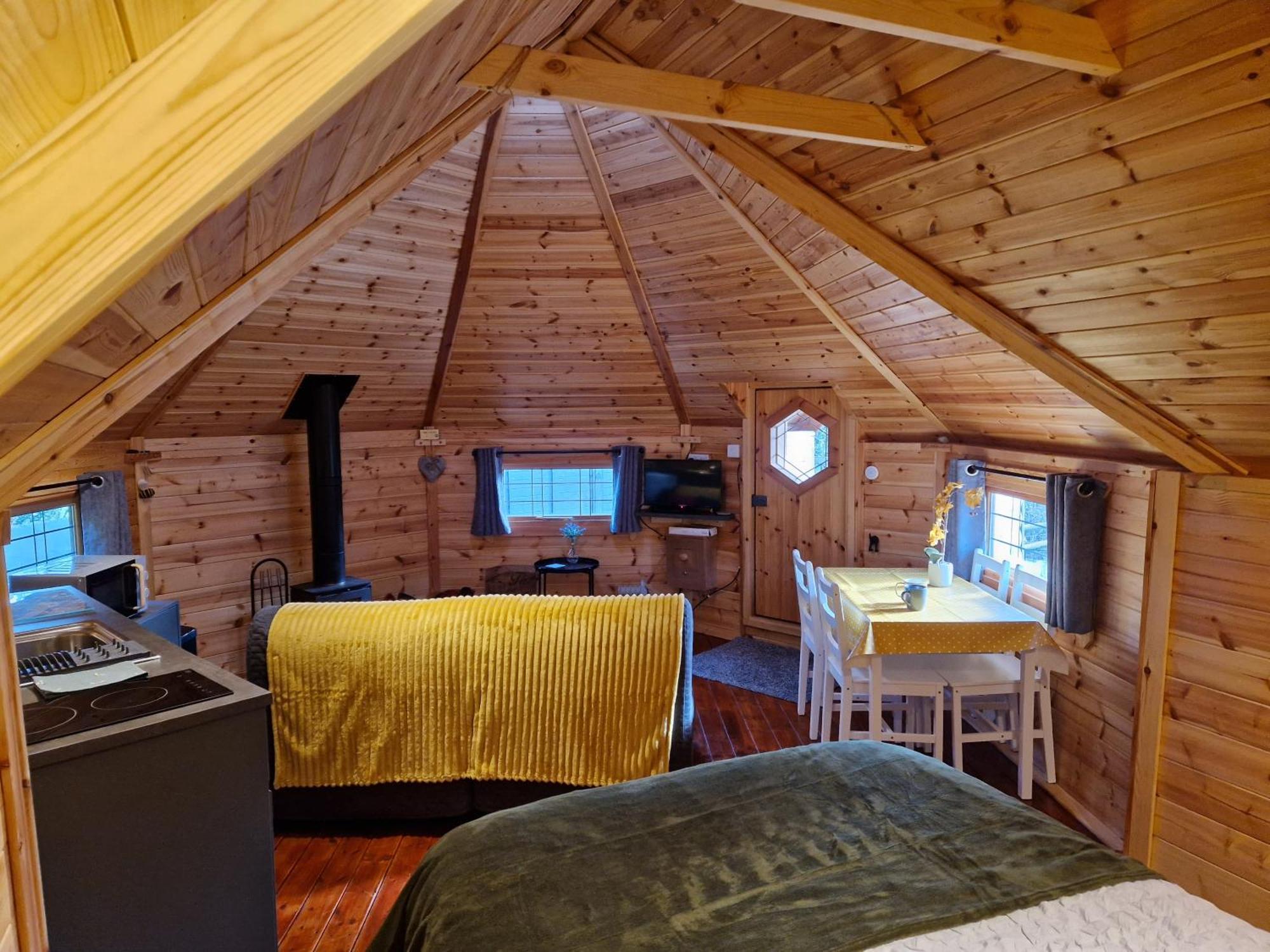 The Hive - Unique Log Cabin With Wood Burning Stove Apartment Ludchurch Exterior photo